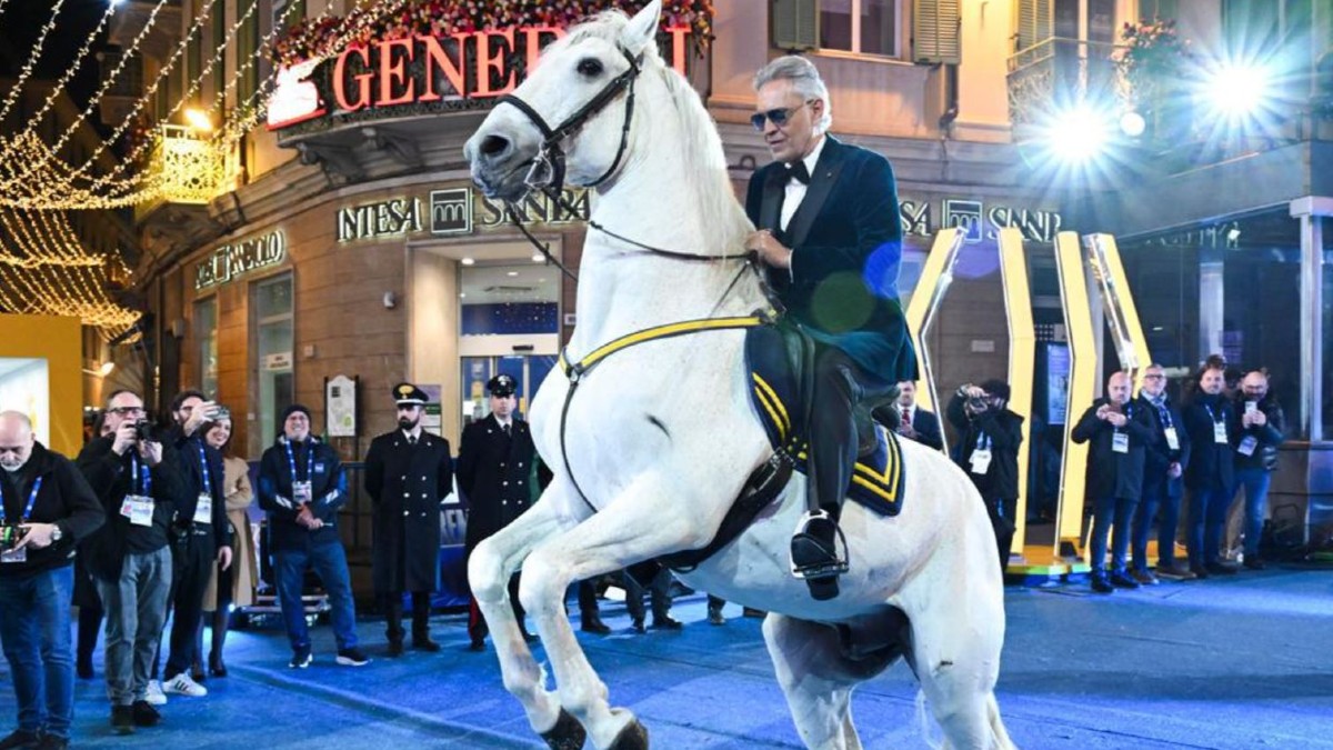 andrea bocelli col cavallo a sanremo finisce male italiani indignati cos8217232 successo da Tvzap.it andrea bocelli col cavallo a sanremo finisce male italiani indignati cos8217232 successo