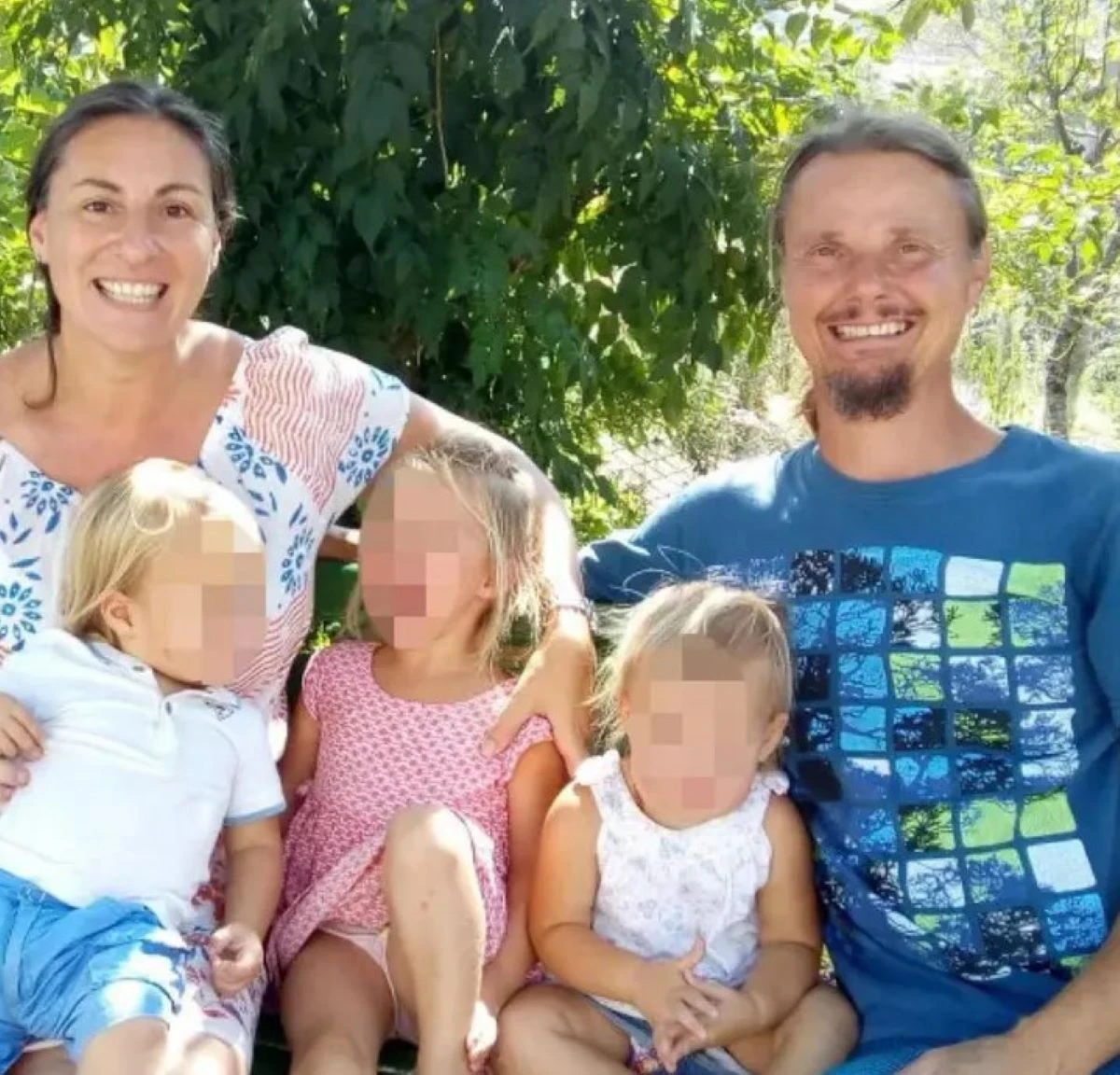 Famiglia nel bosco, immagine di repertorio