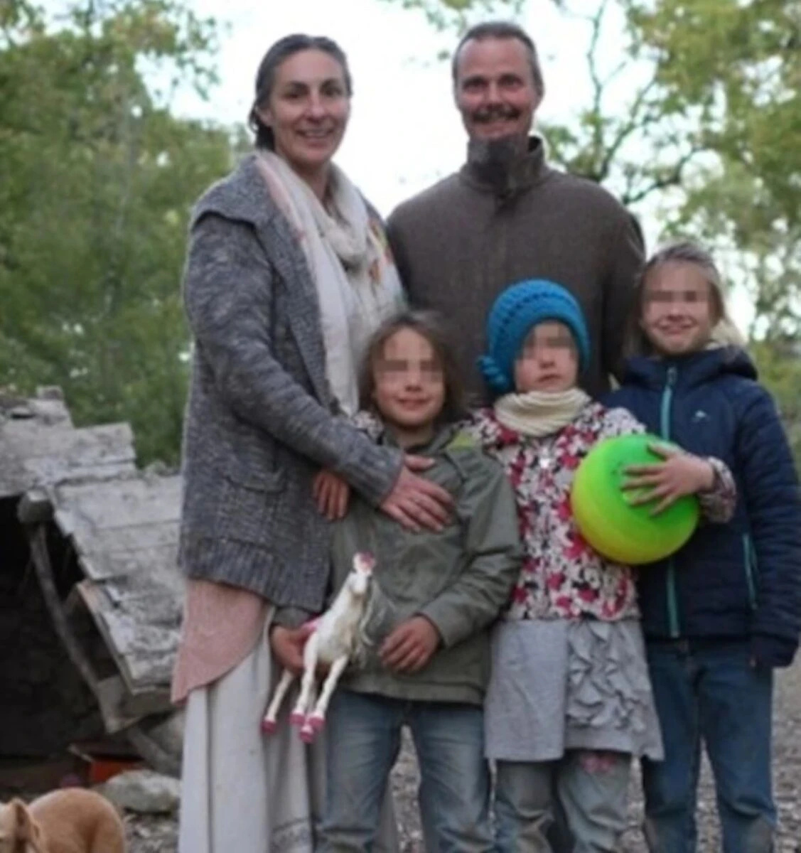 Famiglia nel bosco, immagine di contesto sulla vicenda