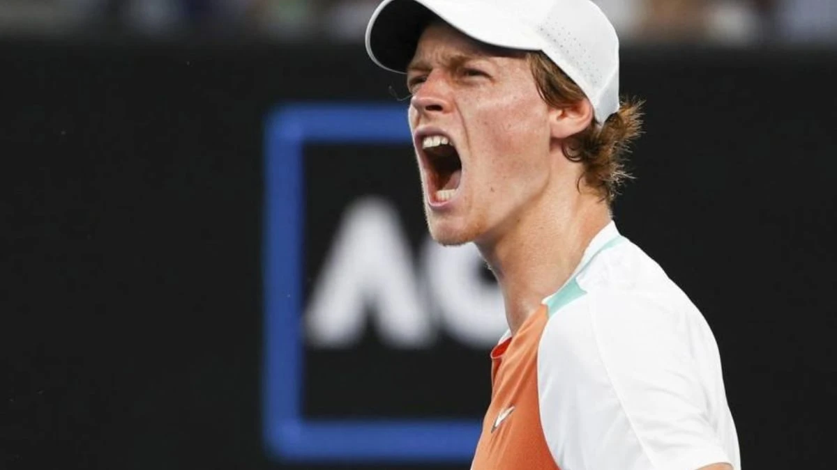 Jannik Sinner in campo a Indian Wells durante il match