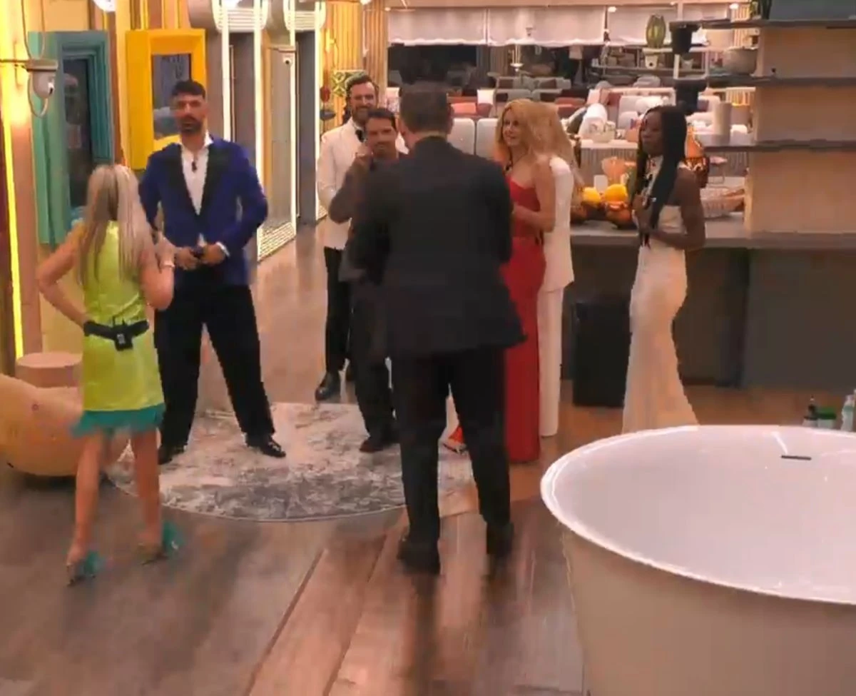 Grande Fratello Vip, momento in studio durante la diretta