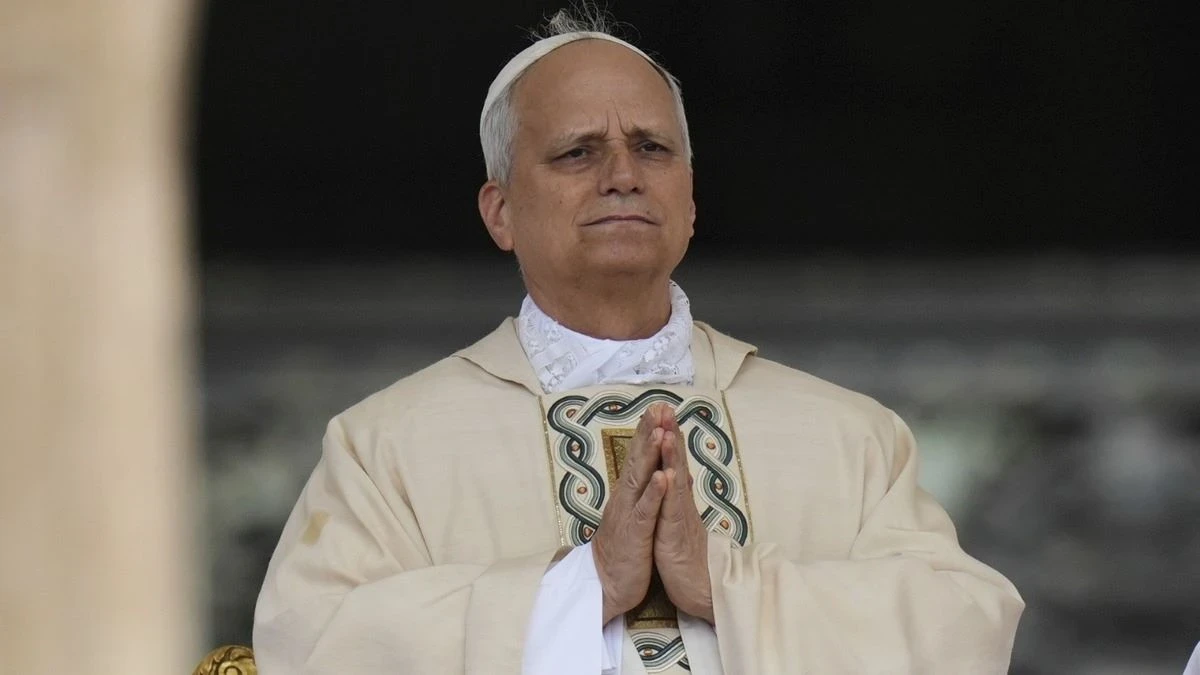Papa Leone XIV ritratto durante un evento ufficiale in Vaticano