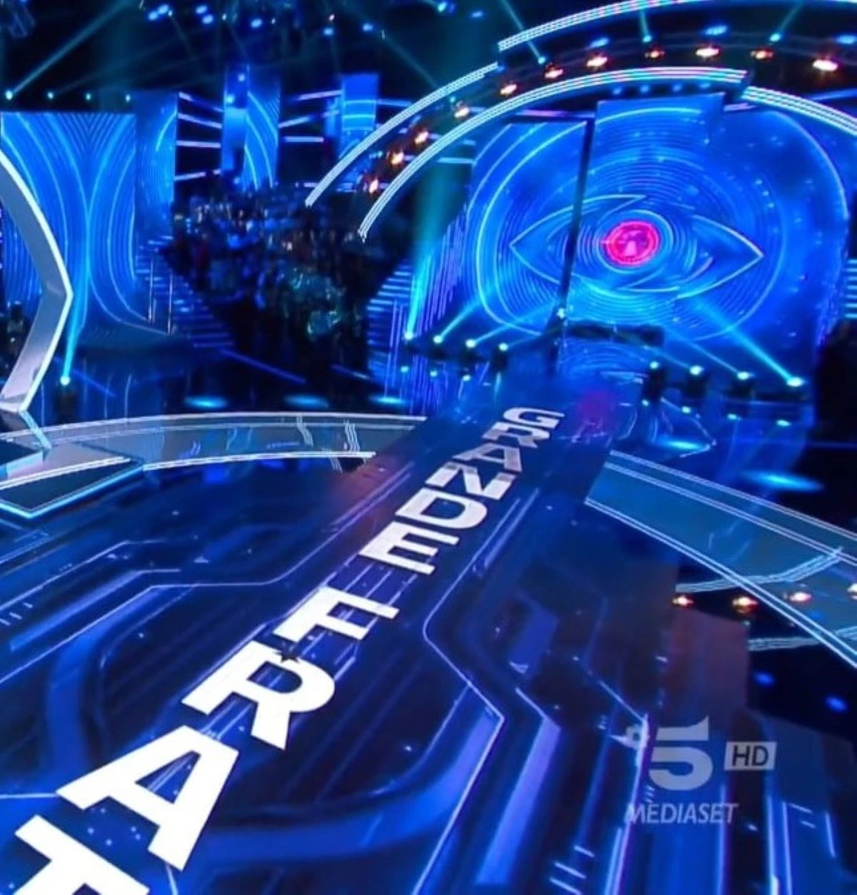 Lutto al Grande Fratello: notizia improvvisa dietro le quinte