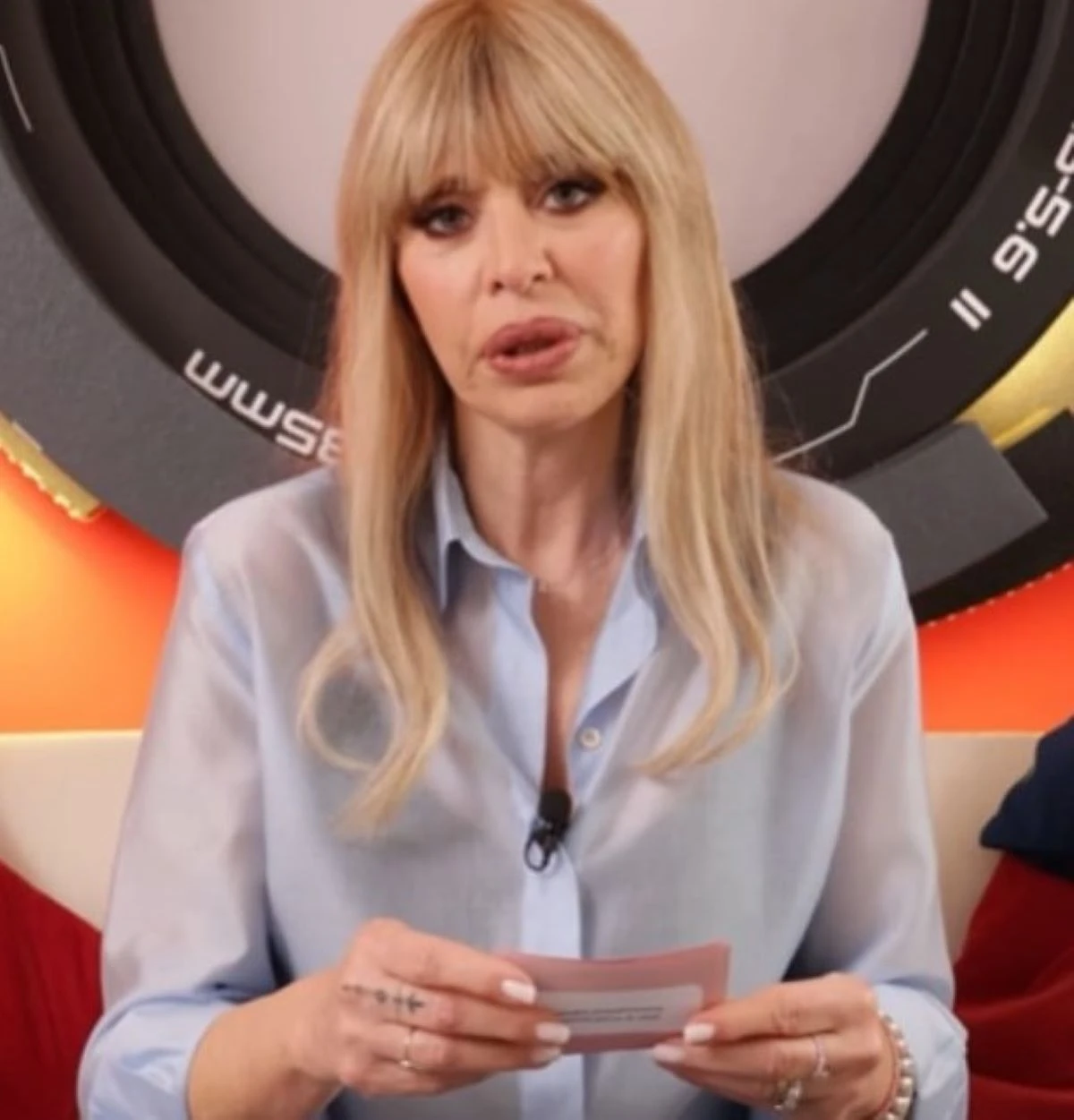 Alessandra Mussolini ripresa nella Casa del Grande Fratello Vip