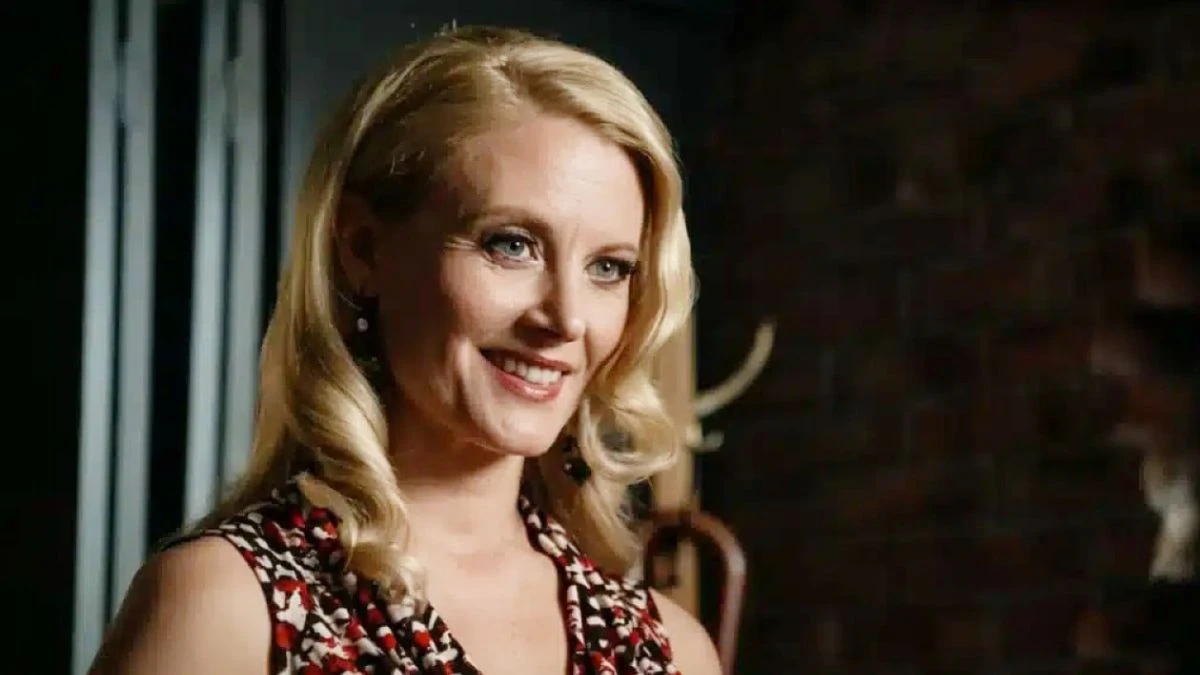 Carrie Anne Fleming in uno scatto legato alle sue interpretazioni televisive