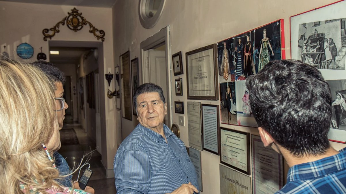 Vincenzo Canzanella e riferimenti alla tradizione dei costumi di scena a Napoli