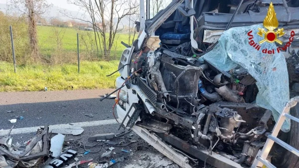 Traffico in autostrada A4 nel tratto di Bolgare dopo l'incidente tra camion
