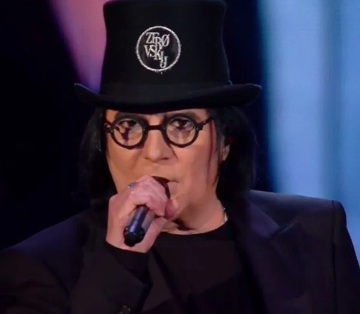 Renato Zero, il cantautore assente ai funerali di Enrica Bonaccorti