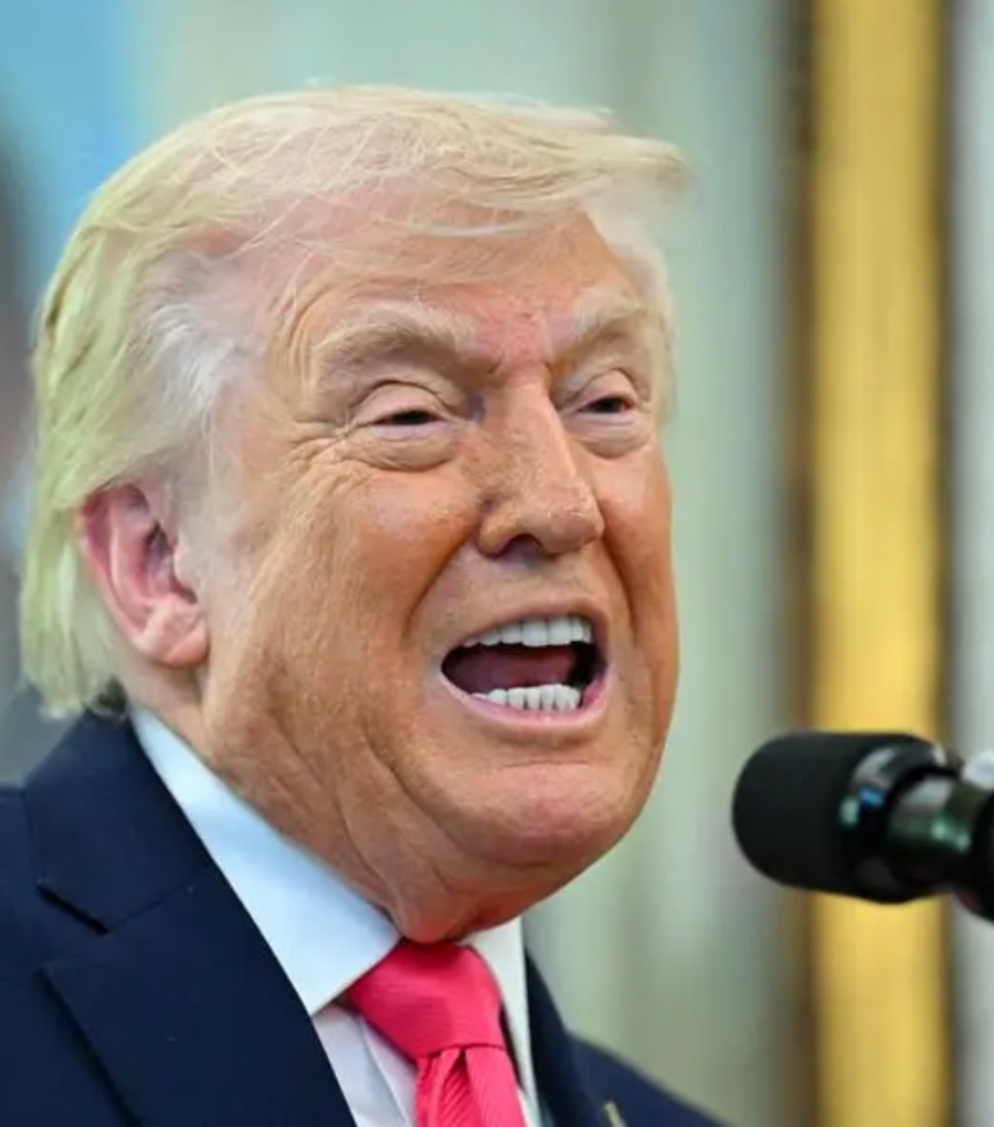 Captură dintr-o apariție publică a lui Donald Trump, folosită în dezbaterea despre comunicarea sa