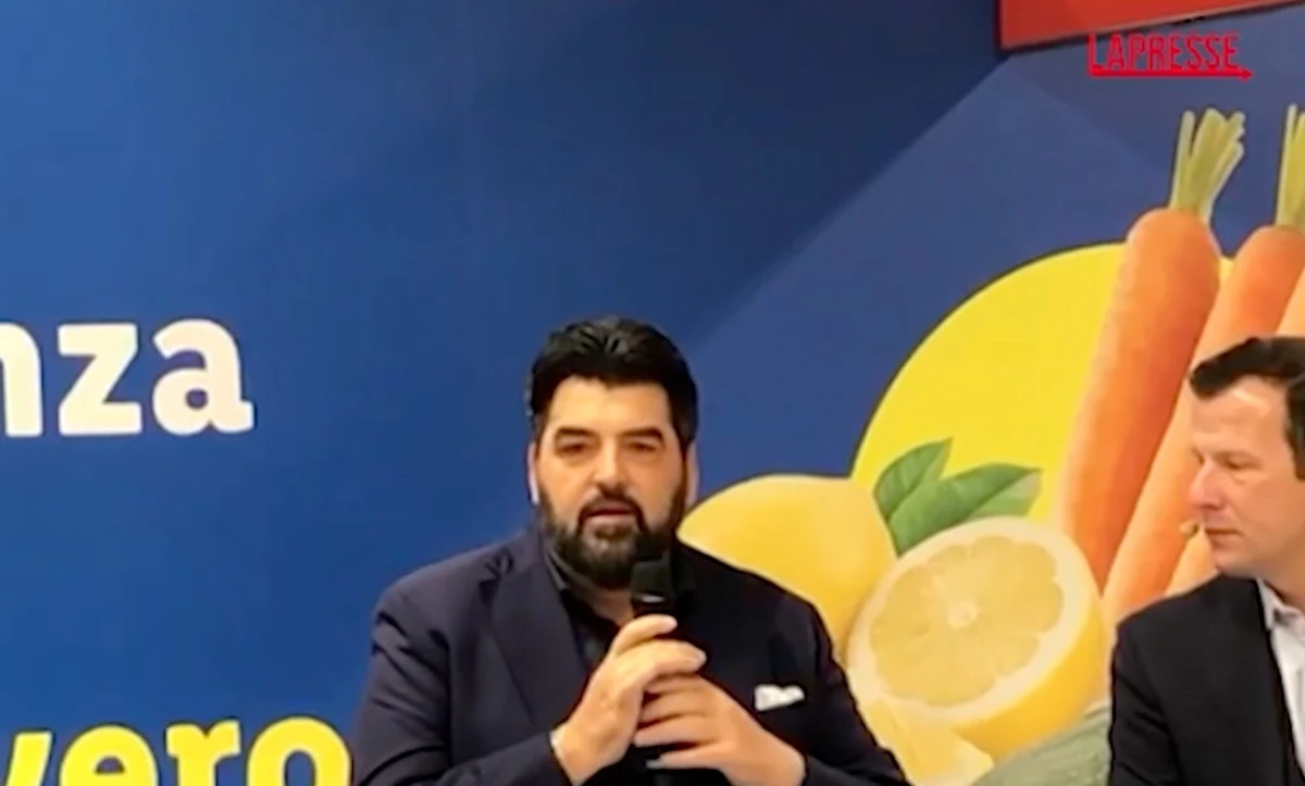 Antonino Cannavacciuolo in una foto legata al racconto pubblico