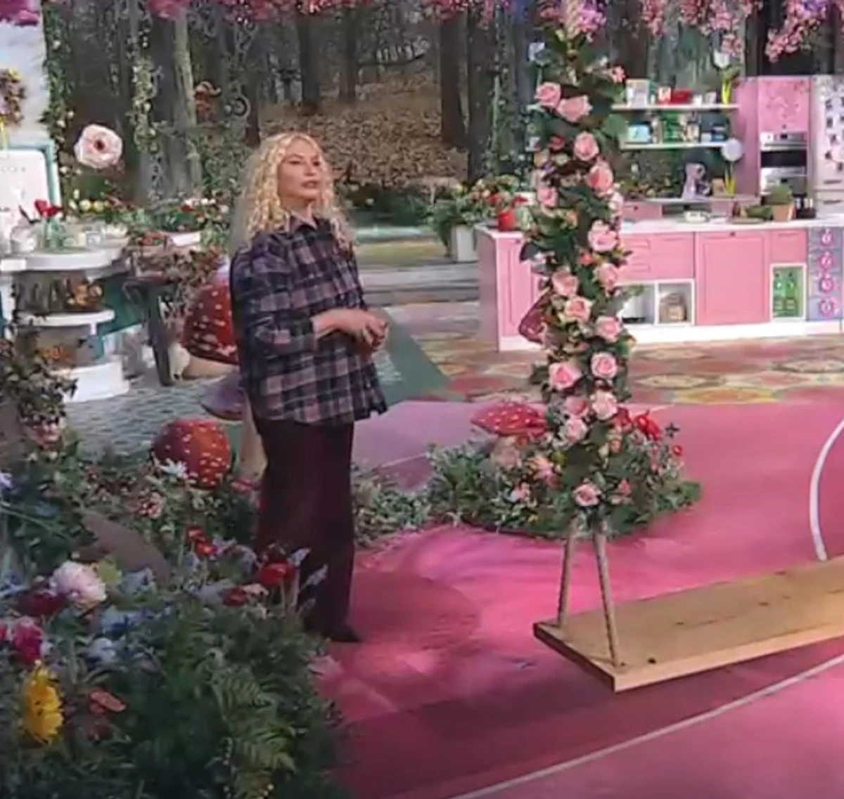 Antonella Clerici durante la trasmissione È sempre mezzogiorno