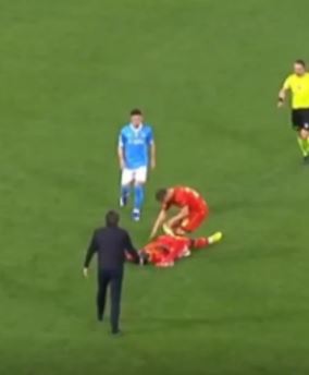 Napoli-Lecce, Lameck Banda soccorso dopo il malore in campo: come sta ora