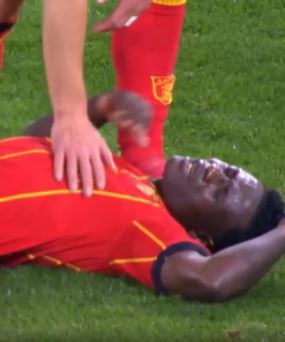 Napoli-Lecce, Lameck Banda soccorso dopo il malore in campo: come sta ora