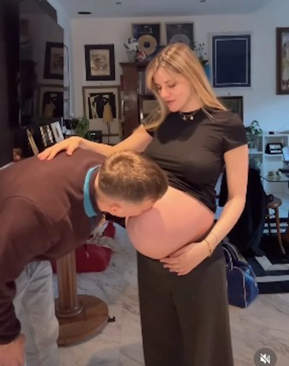 Briga in una foto pubblica durante il periodo precedente alla nascita di Allegra