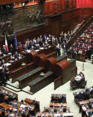 Decreto bollette, i deputati vicini a Vannacci negano la fiducia al governo: rottura nella maggioranza