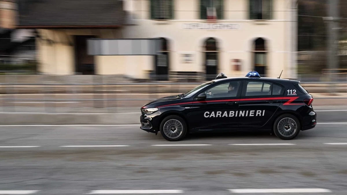 Carabinieri durante attività di controllo e inseguimento