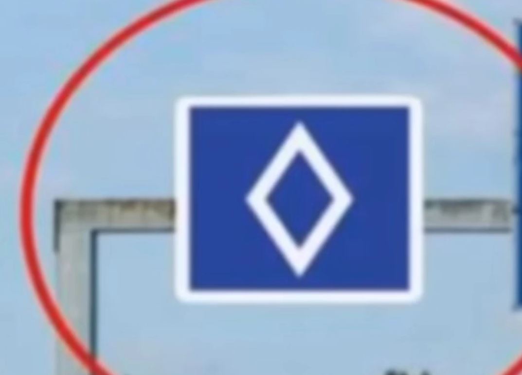 Nuovo cartello stradale, cosa indica il rombo bianco e a cosa fare attenzione