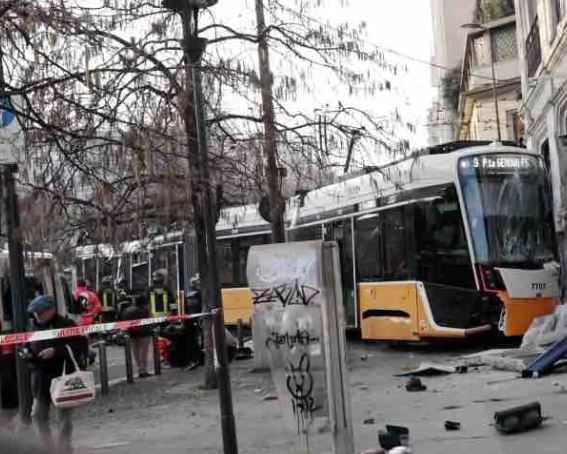  Tram deragliato a Milano, come funzionano il tasto «uomo morto» e sensore anticollisione: indagine sui sistemi di sicurezza falliti