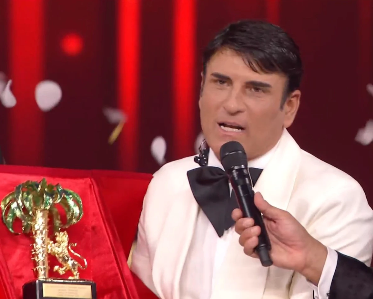 Sal Da Vinci dopo la vittoria a Sanremo 2026 durante le dichiarazioni