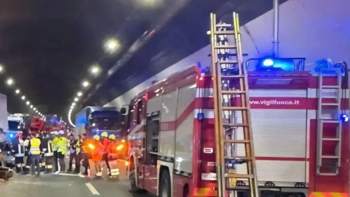 Incidente notturno sull’Autostrada A1 nel tratto toscano: intervento dei soccorsi e traffico bloccato
