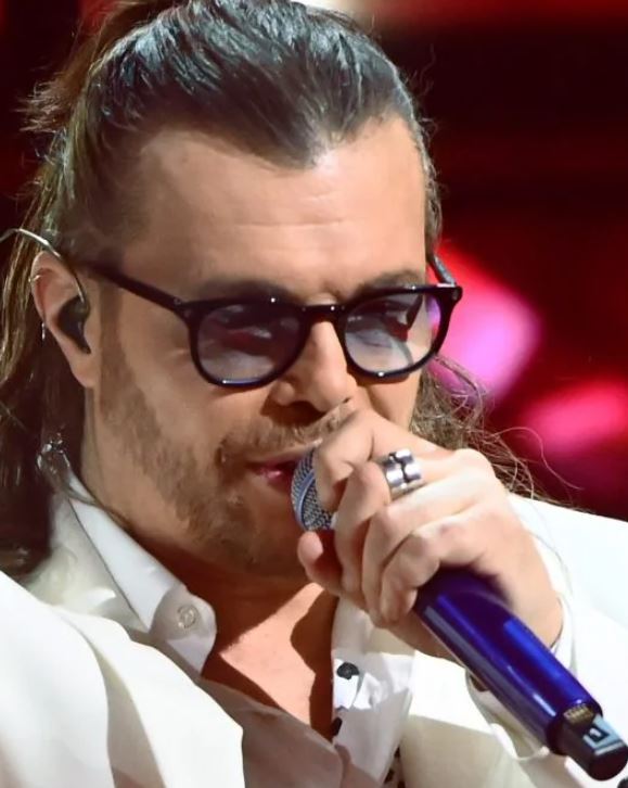 Gianluca Grignani annulla il tour per problemi di salute: l'annuncio