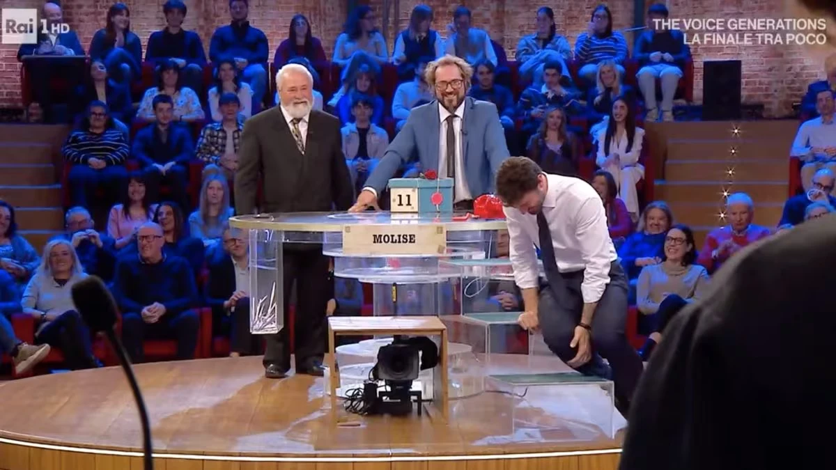 Stefano De Martino ride ad Affari Tuoi dopo la gaffe del concorrente