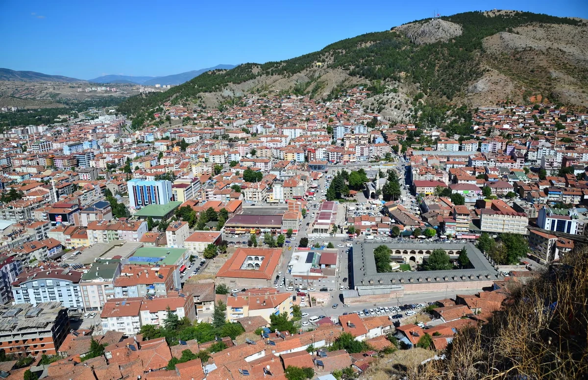 Mappa e grafica di una scossa di terremoto con indicazione dell'epicentro