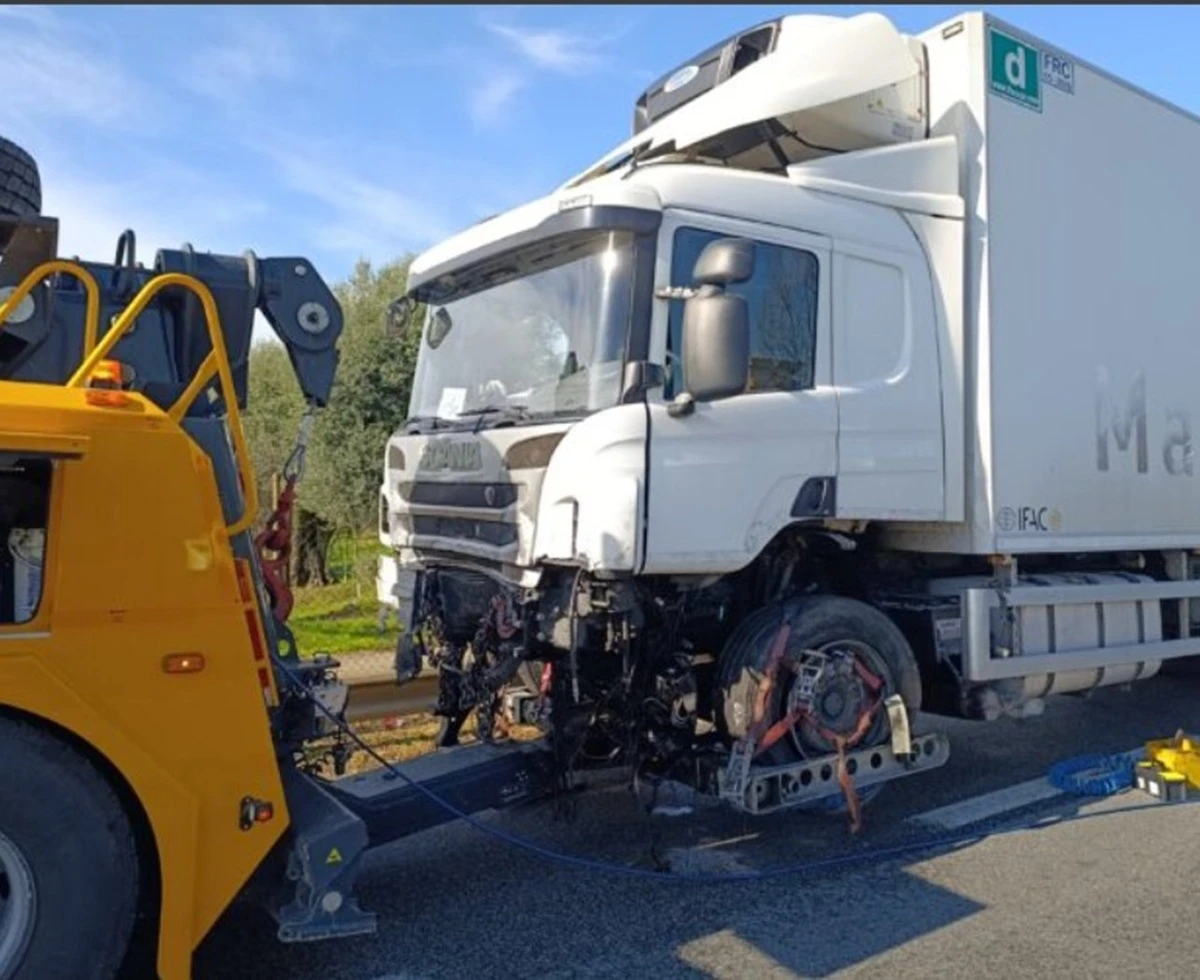 Incidente sulla SS148 Pontina: mezzi coinvolti e area dell'impatto