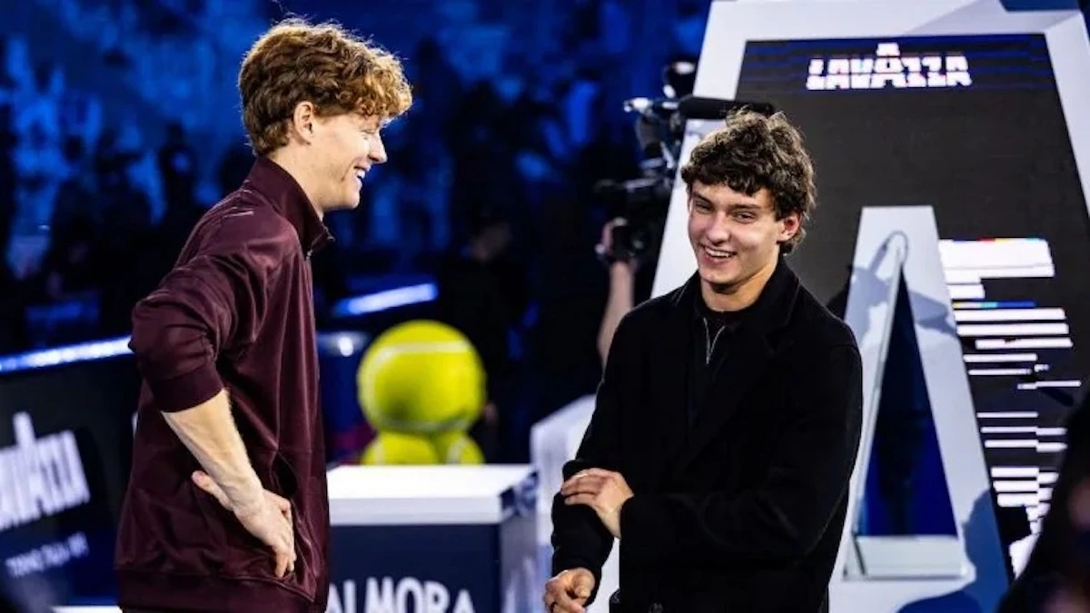 Jannik Sinner e Kimi Antonelli durante un incontro pubblico