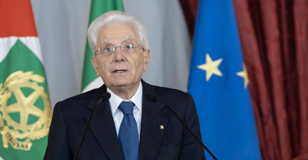 Il Presidente della Repubblica Sergio Mattarella durante la cerimonia alla Scuola Cesare Alfieri di Firenze