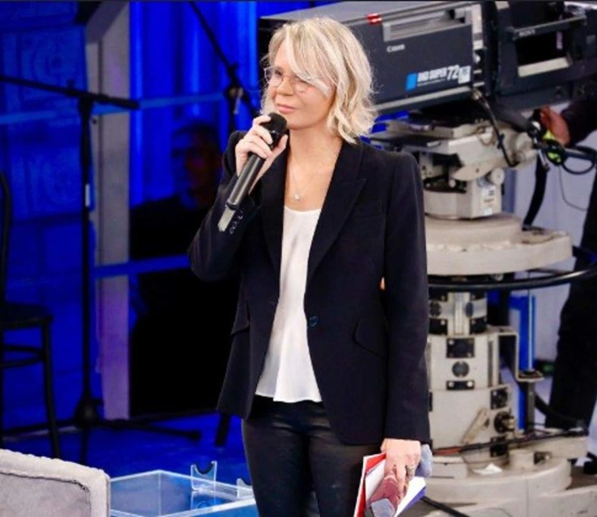 Maria De Filippi durante il serale di Amici 25