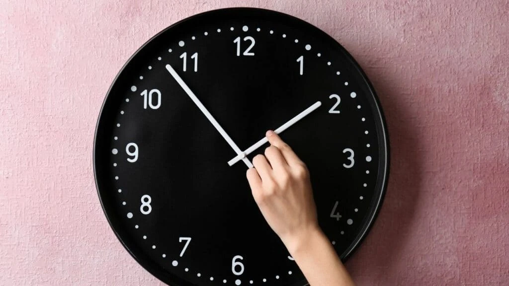 Ora legale: spostamento delle lancette e luce serale