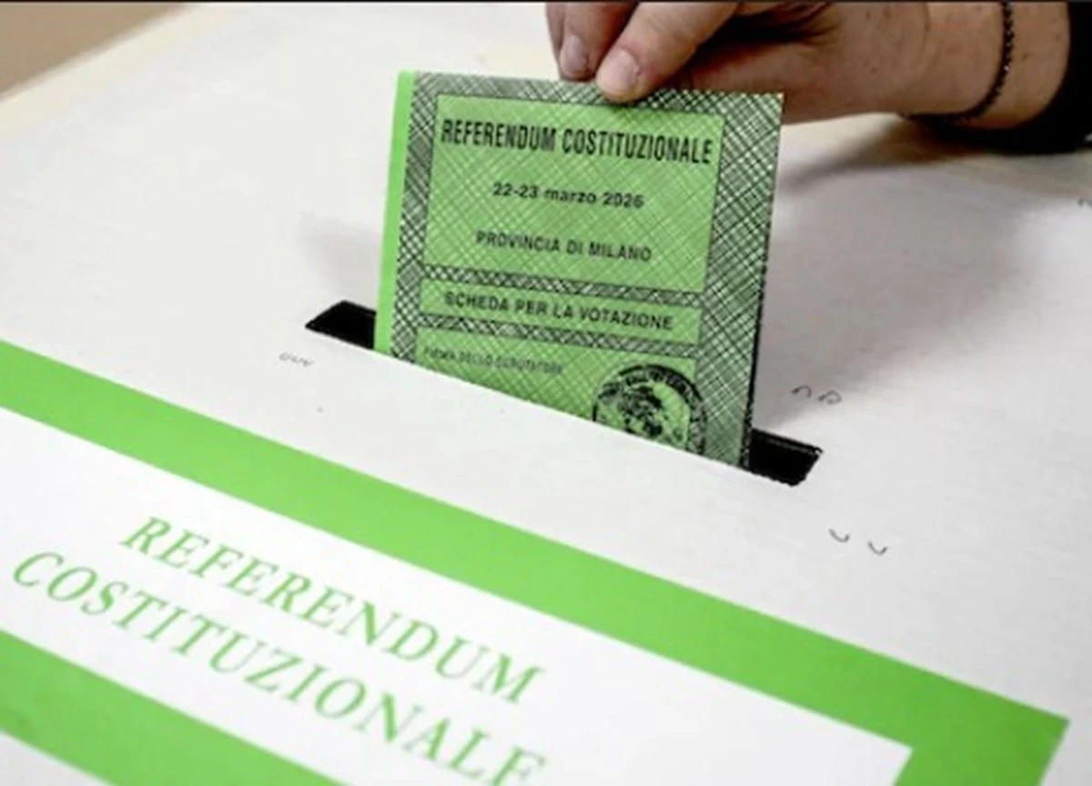 Schede e materiali elettorali durante le operazioni di voto