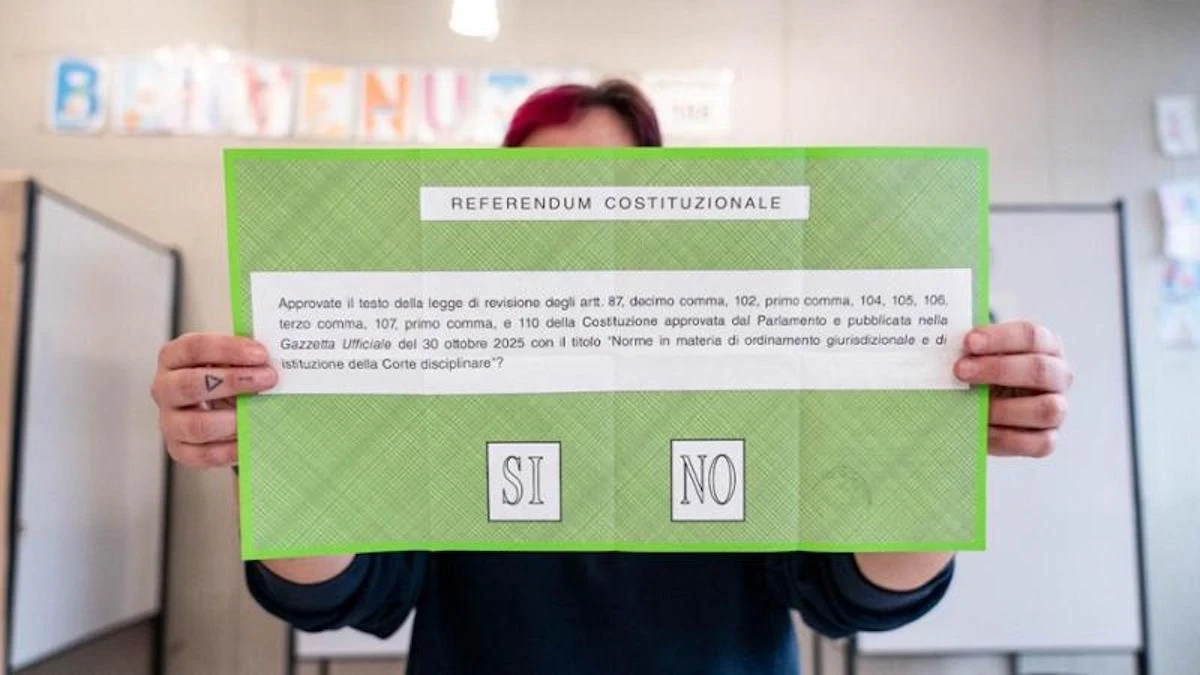 Cabina elettorale e urna per il voto durante il referendum