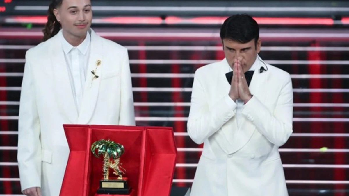 Sal Da Vinci in un'immagine legata al caso mediatico