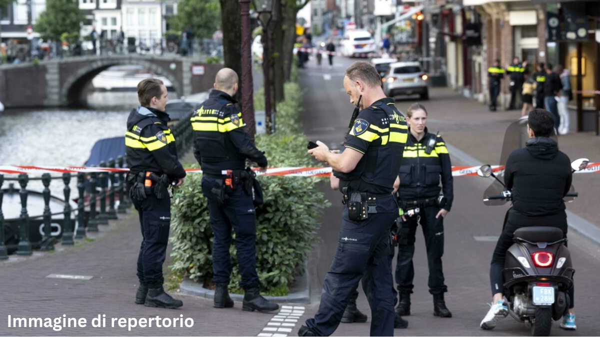 Edificio di una scuola ebraica ad Amsterdam dopo l'esplosione