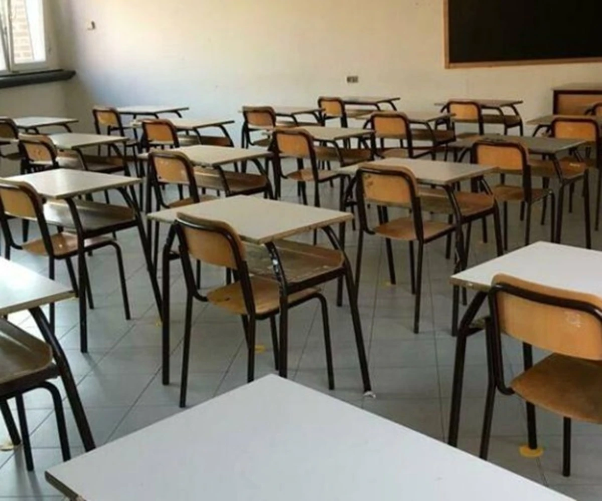 Ingresso di una scuola: chiusure disposte per maltempo in diversi Comuni