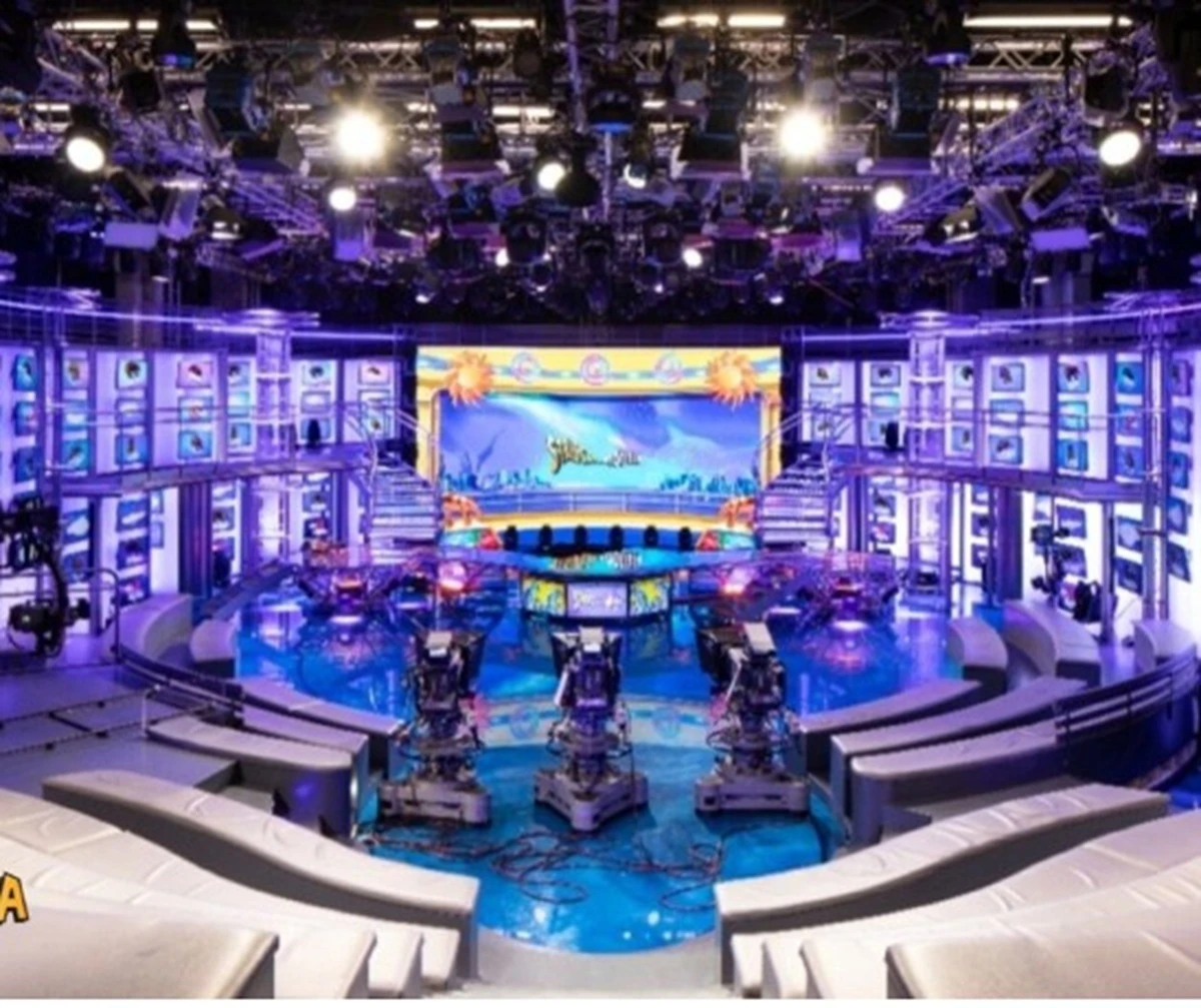 Logo e immagine rappresentativa di Striscia la Notizia