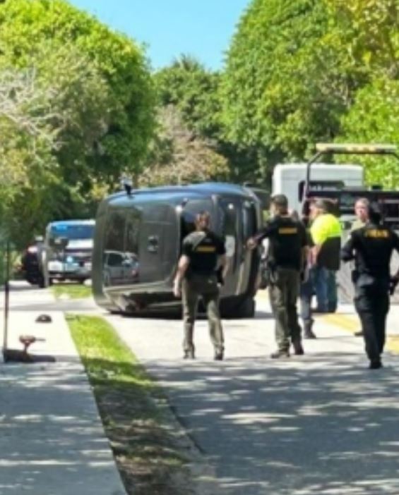  Tiger Woods si ribalta con il suv: arrestato per guida in stato di ebbrezza dopo l'incidente in Florida