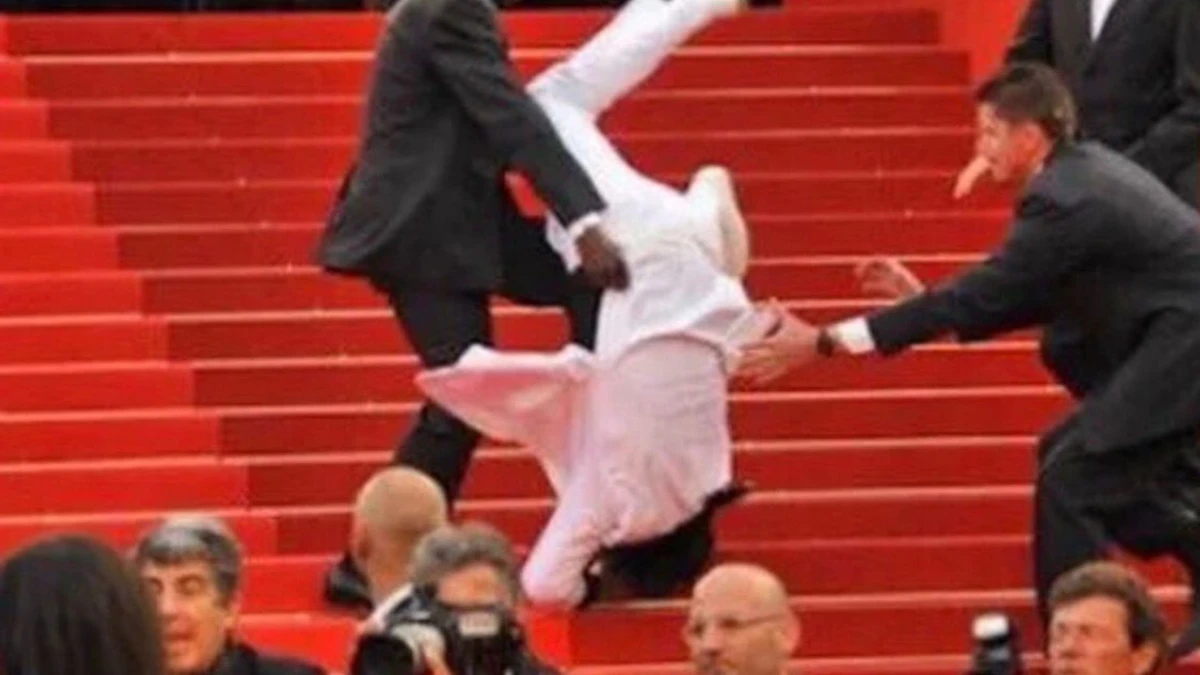 oscar 2026 caduta shock sul red carpet poi lo sgomento ma 232 proprio lui da Tvzap.it oscar 2026 caduta shock sul red carpet poi lo sgomento ma 232 proprio lui