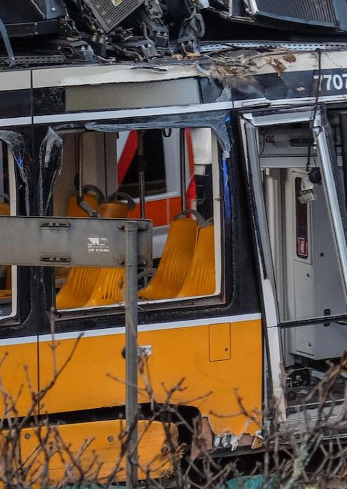 Tram deragliato, la scoperta sul conducente: cosa aveva fatto 15 minuti prima