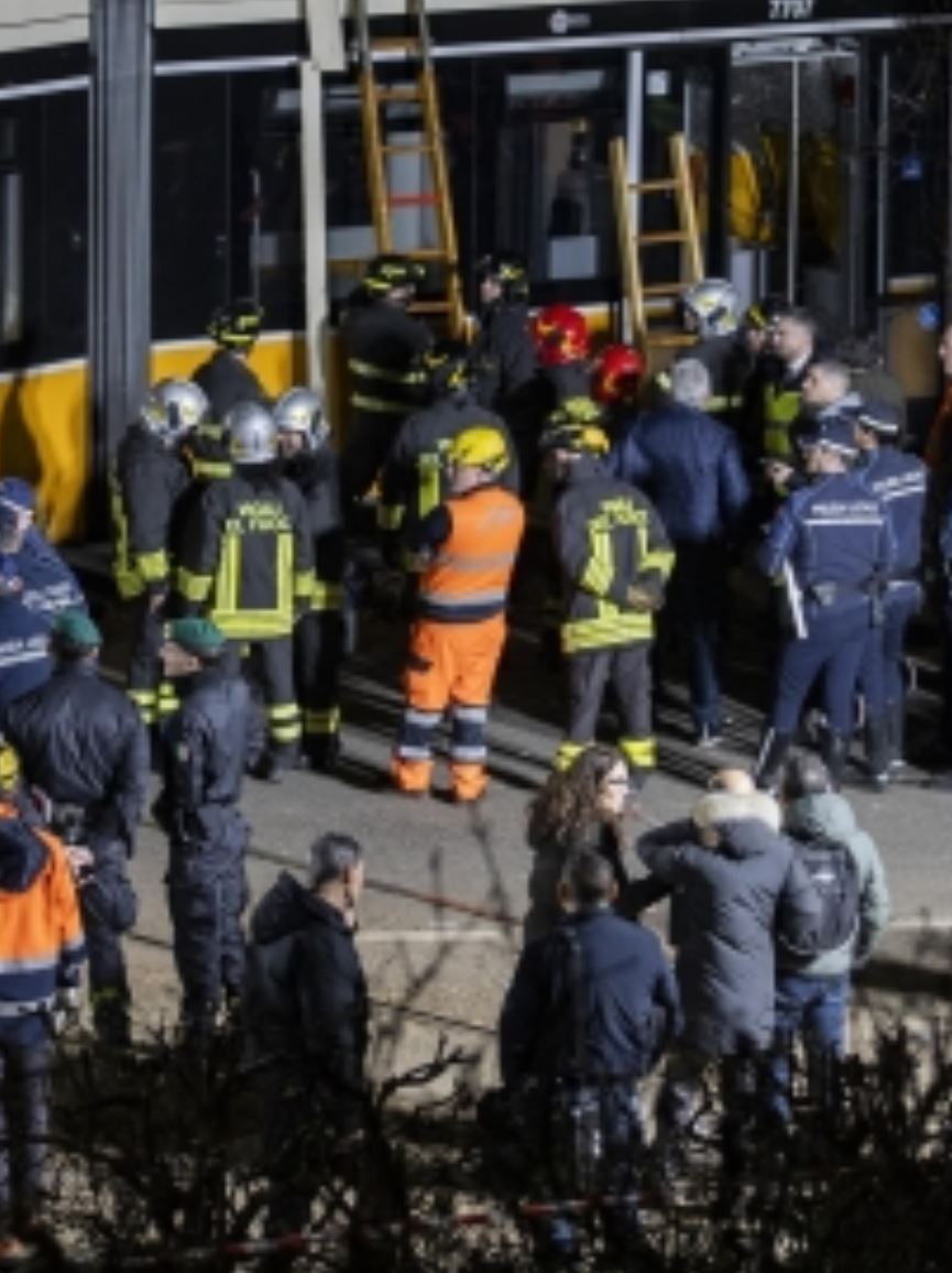  Tram deragliato a Milano, come funzionano il tasto «uomo morto» e sensore anticollisione: indagine sui sistemi di sicurezza falliti