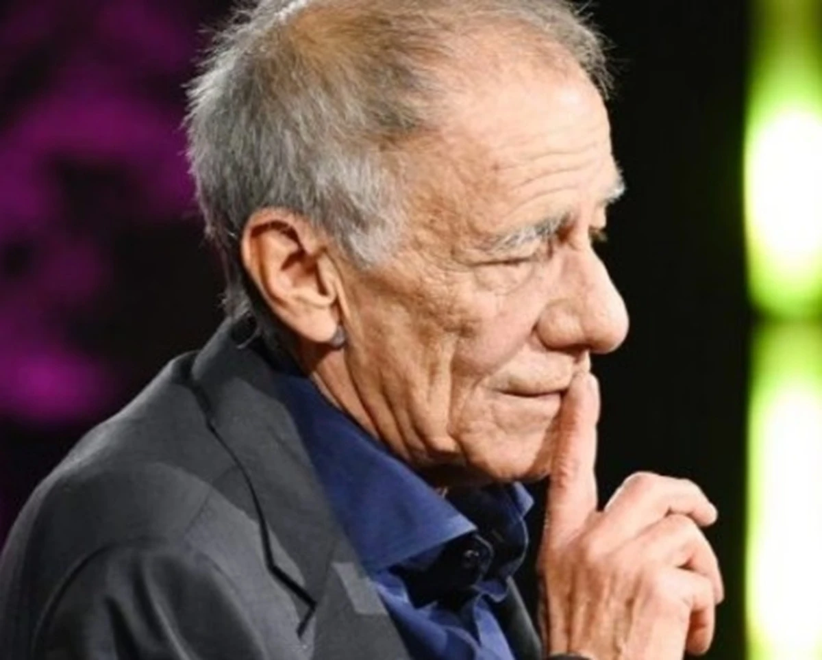 Roberto Vecchioni in una foto promozionale del tour