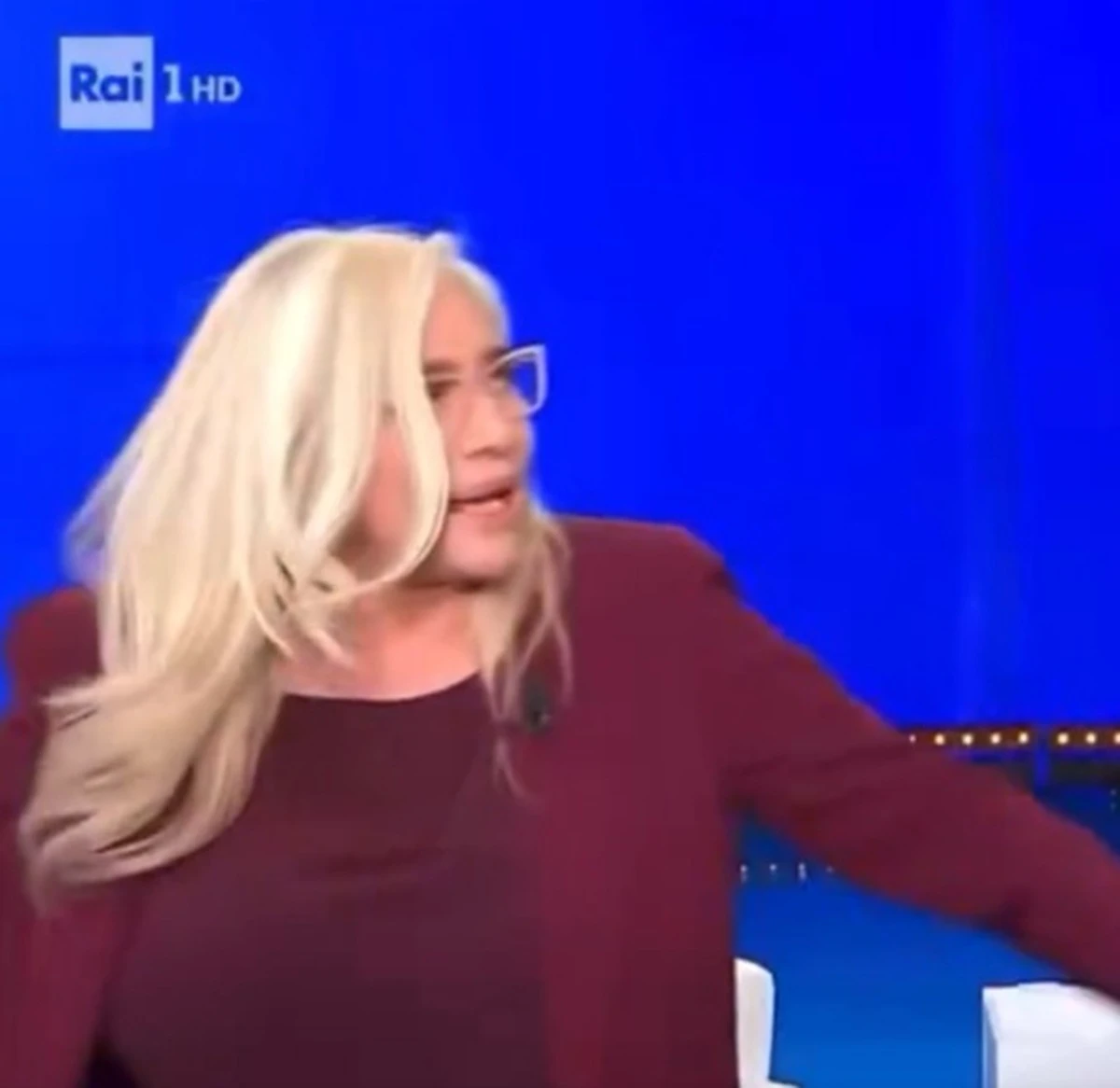 Mara Venier nello studio di Domenica In durante la puntata del 15 marzo