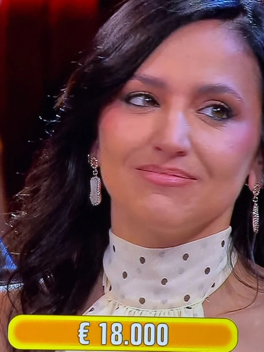 Momento della partita di Affari Tuoi con Fedra e il fratello Luigi