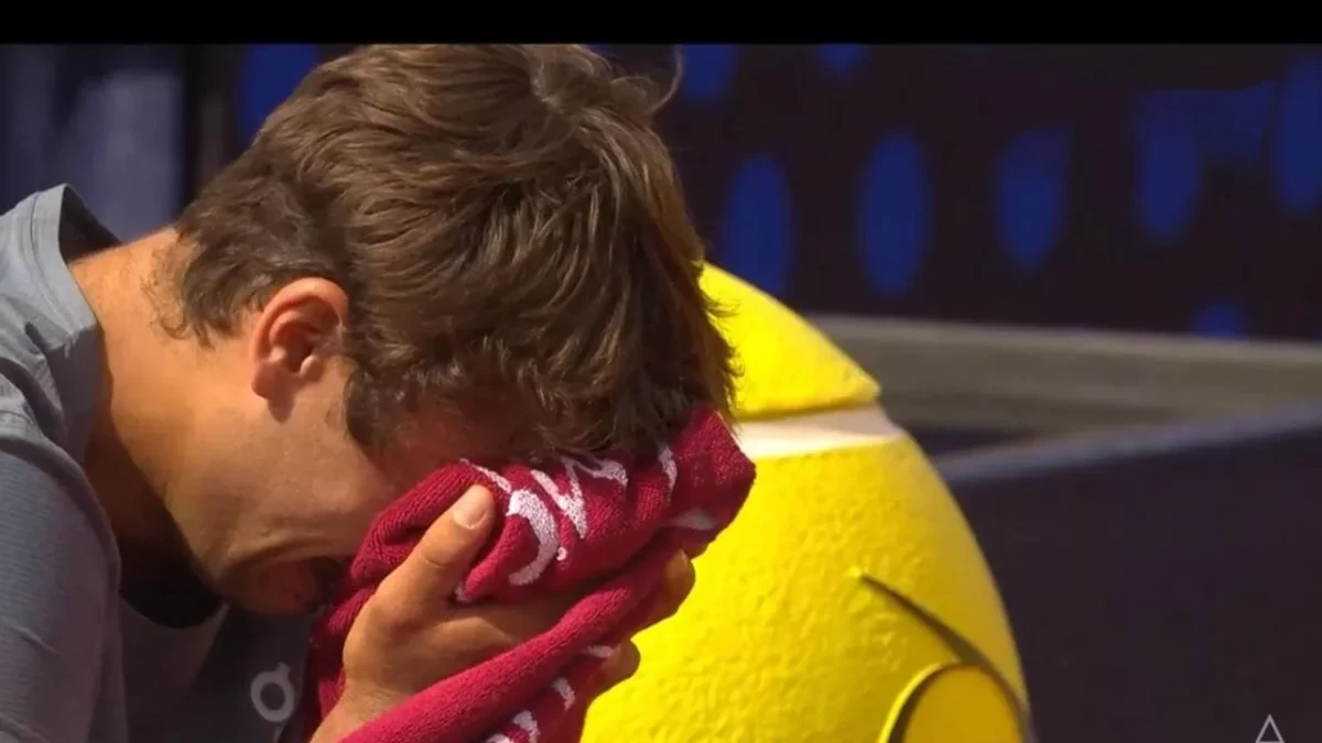 Flavio Cobolli in azione contro Alexander Zverev a Monaco