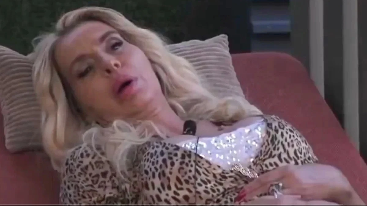 Concorrenti del Grande Fratello Vip durante i momenti di preoccupazione