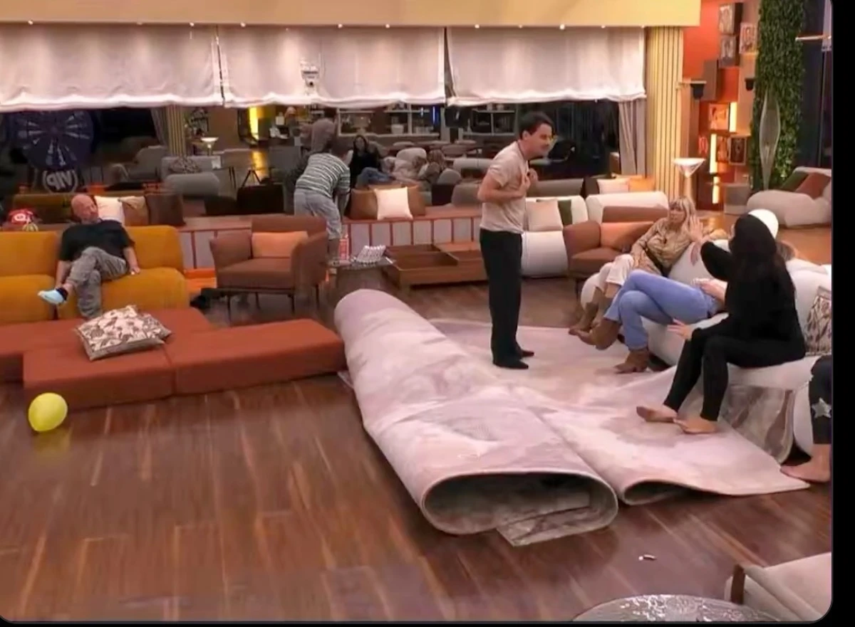 Discussione tra concorrenti del GF Vip