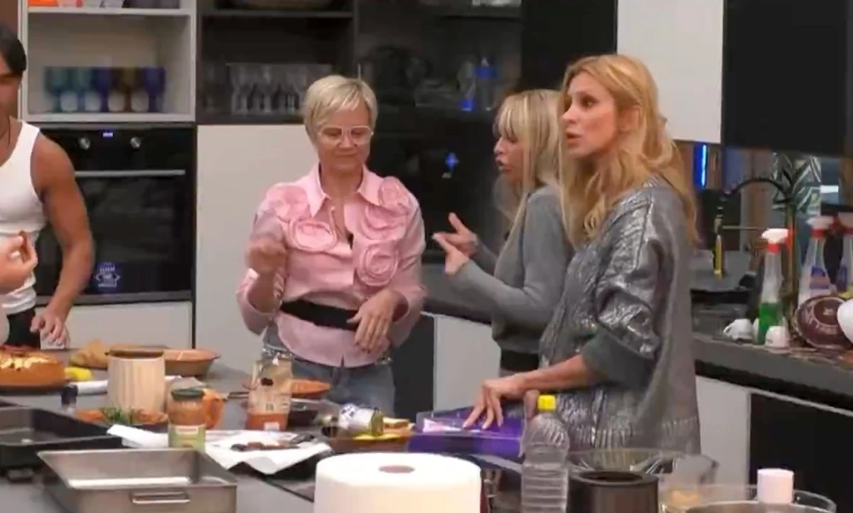 Confronto tra concorrenti nella casa del Grande Fratello Vip