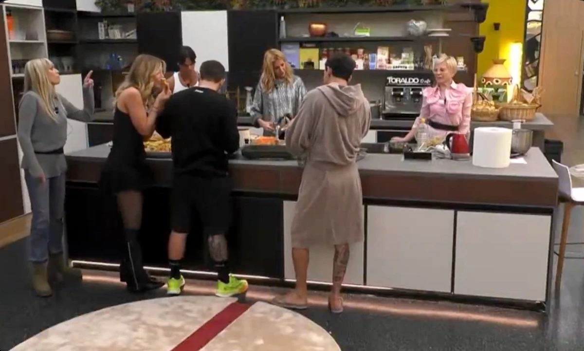 Discussione in cucina al Grande Fratello Vip